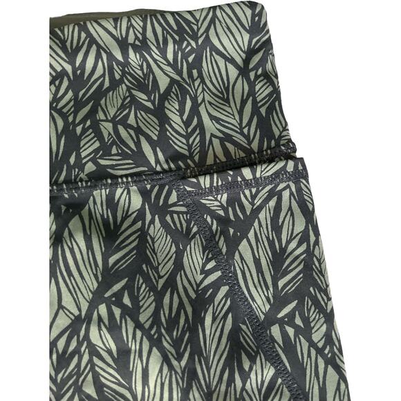 NWOT Sweaty Betty Green & Black Leaf Print 7/8 Leggings Size Small - Picture 3 of 6